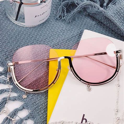 Round Fashion Sunglasses - ApolloBox