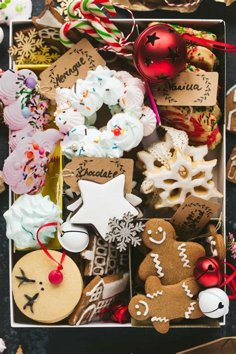 How To Make A Christmas Cookie Gift Box | Amy Treasure