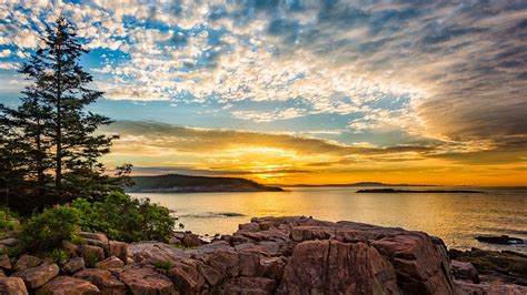 Sunrise from coast of Mount Desert Island Maine inside Acadia National Park, USA | Windows ...