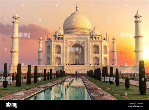 Taj Mahal at sunset, beautiful scenery of India Stock Photo - Alamy