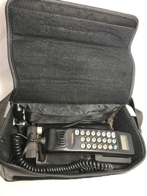 Vintage Motorola Bag Phone (Phone Powers UP when plugged in car)