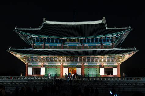 Gyeongbokgung Palace Lights Up the Night - 100 Thimbles in a Box