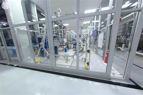 Hawthorne tour 2019 (NASA) welding clean room 1 - TESLARATI