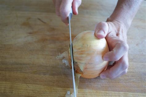 Guide to Slicing Onions With Ease