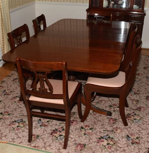 Mahogany Duncan Phyfe Style Dining Table and Chairs : EBTH