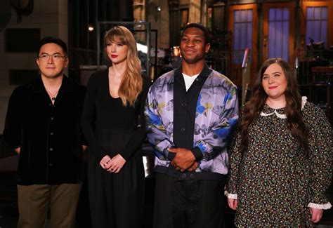 Taylor Swift on the set of SNL : r/TaylorSwift