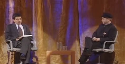 A Hilarious Interview: Rowan Atkinson Interviews Elton John in 1991 ...