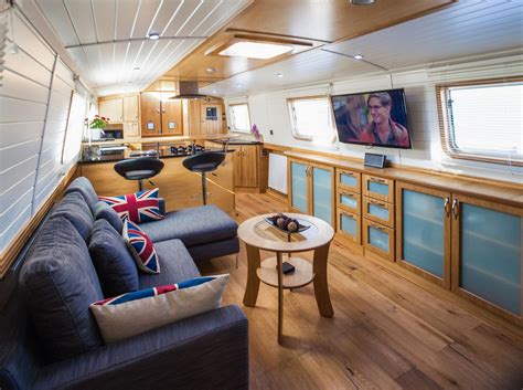 Canal Boat / Narrowboat Televisions - taken by www.thefitoutpontoon.co ...