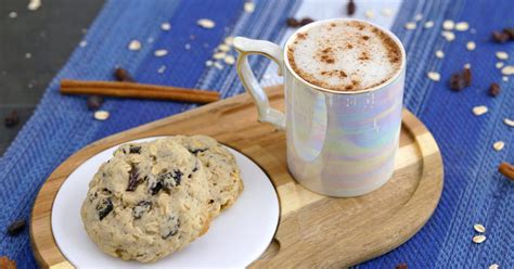 Homemade Oat Milk Latte Recipe - Mind Over Munch