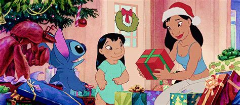 theperksofbeingateengirl | Christmas animated gif, Animation background, Disney christmas