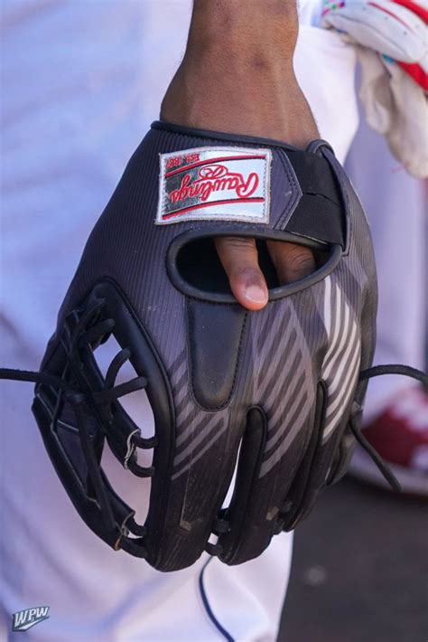 What Pros Wear: Francisco Lindor’s Rawlings REV204-2X 11.5" Glove (2020 ...