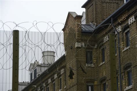 Wormwood Scrubs prisoners living in rat-infested 'Dickensian ...