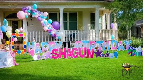 Front Yard birthday party decoration using yard signs and baloons ...