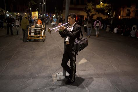 Mexico City school seeks to dignify mariachi music | AP News