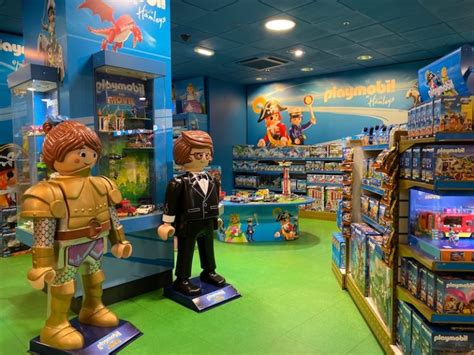 GUIDE TO HAMLEYS TOY SHOP LONDON - BEST TOY STORE