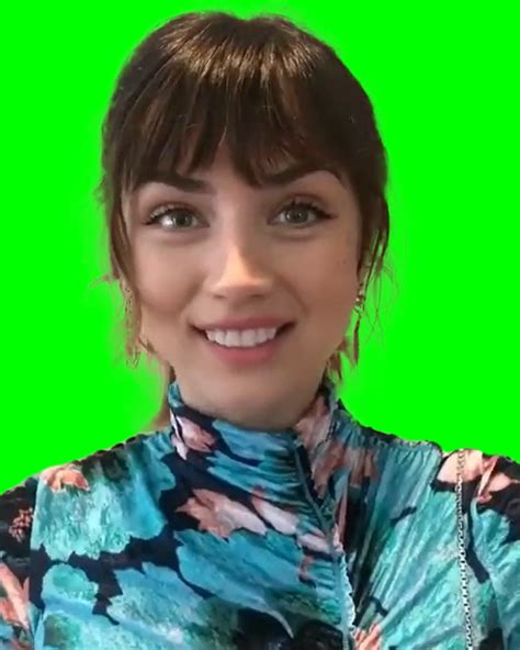 Ana de Armas Smile Camera Meme (Green Screen) – CreatorSet