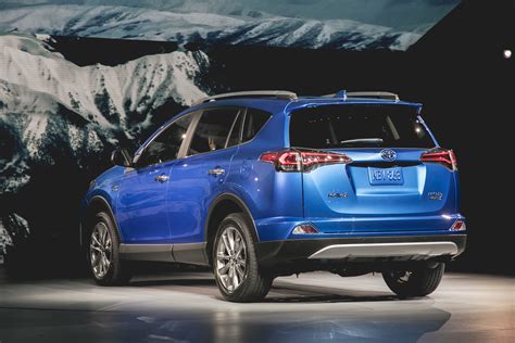 2016 Toyota Rav4 Hybrid - Autos.ca