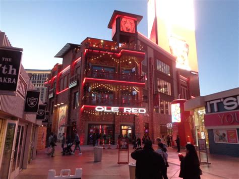 Blake Shelton’s 'Ole Red' Opens on the Las Vegas Strip - PHOTOS ...