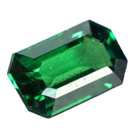 Tsavorite vs Emerald - How to Tell Them Apart (With Photos)