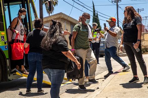 Fifth bus carrying migrants from Texas arrives in Los Angeles - Los ...