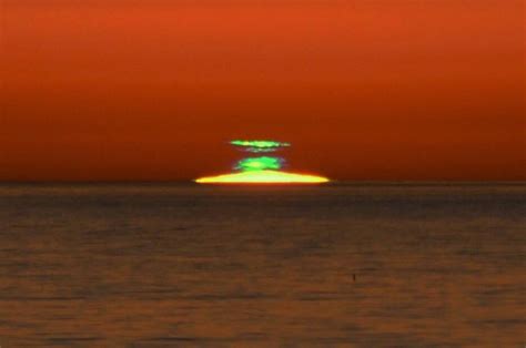 Green flash appears on the horizon | Fleet Science Center