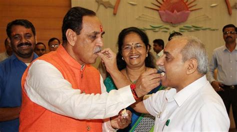 Vijay Rupani takes charge as Gujarat CM; allocates portfolios to ministers | Vijay Rupani takes ...