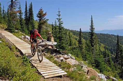 Selkirk Loop offers autumn wows for cyclists, hikers, road trippers | The Seattle Times