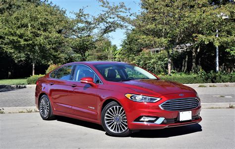 2018 Ford Fusion Hybrid Titanium Road Test | The Car Magazine