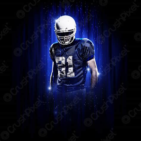 Held football speler draagt een blauw uniform - stockfoto | Crushpixel