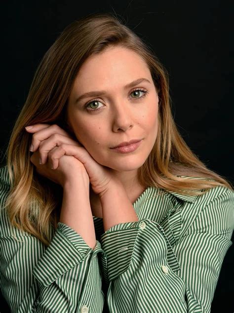 Elizabeth Olsen - 'Ingrid Goes West' film photocall in NYC | Elizabeth olsen, Olsen, Élisabeth olsen