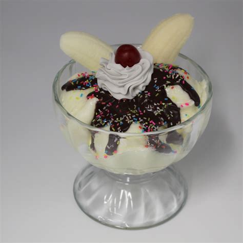 Deluxe Sprinkle Sundae - Just Dough It!