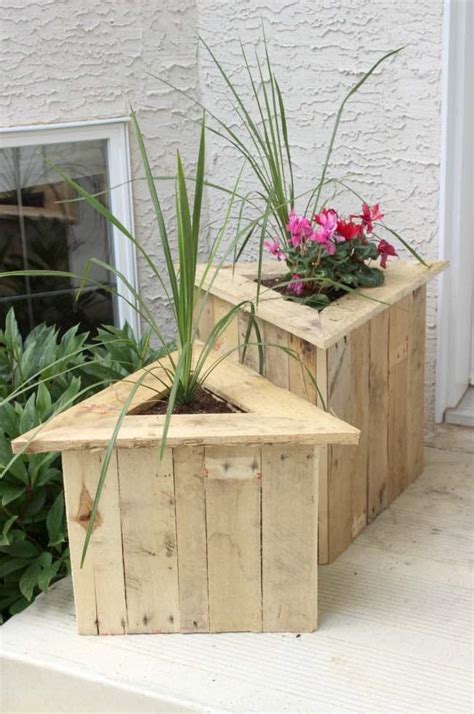 10 Easy DIY Pallet Planter Box Ideas • The Garden Glove