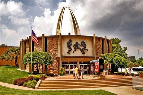 Football Hall of Fame | Canton Ohio | Traveling the US & North Americ…