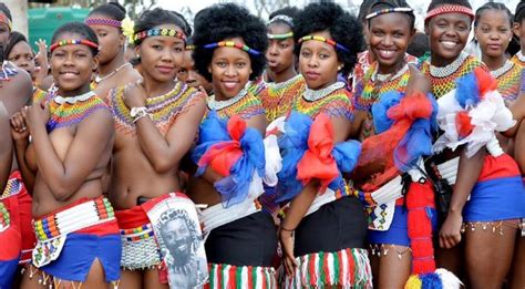 Zulu-Reed-Dance-2019-Mkhosi-woMhlanga-eNyokeni-Palace-maidens-1 – Ritual in Motion