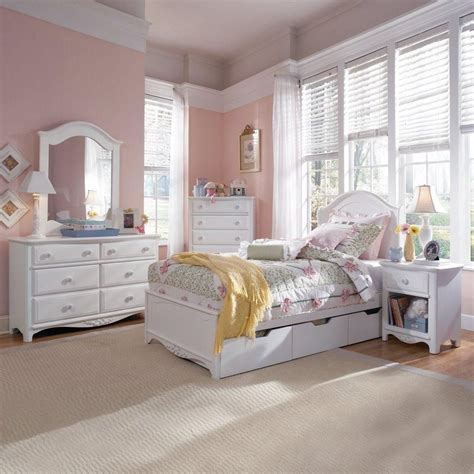 I really LOVE this...My dream bedroom for my little girls! | White ...