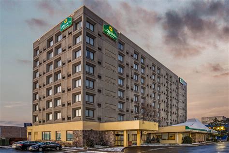 La Quinta Inn & Suites by Wyndham New Haven | New Haven, CT Hotels