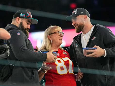 New video shows Donna Kelce sweetly consoling Jason and celebrating ...