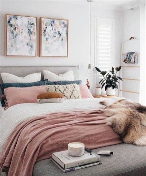 Minimalist Scandinavian Bedroom Decor Ideas 46 - SWEETYHOMEE