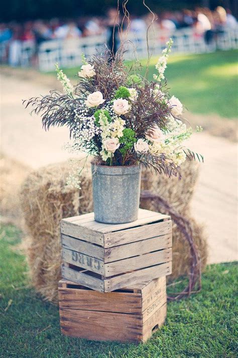 30 Ways to Use Hay Bales at Your Country Wedding | Deer Pearl Flowers