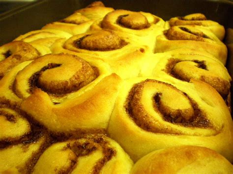 Old Farmhouse Cooking: Sweet Roll Dough ~ Cinnamon Rolls