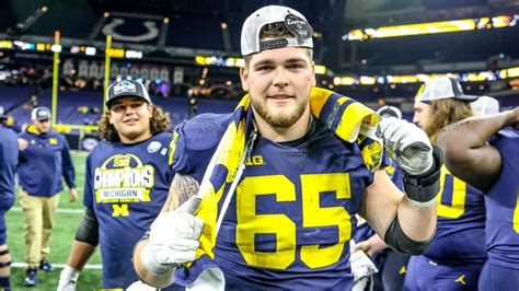 Zak Zinter injury update: What happened to the Michigan OL?