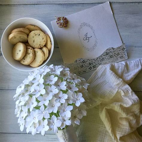 stephanotis bouquet wedding hair | Handmade PaPer FloweRs by Maria Noble