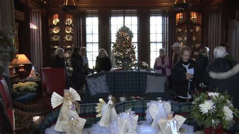 A look at the holiday decorations inside Drumthwacket - YouTube