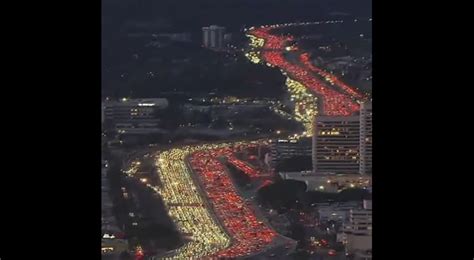 Thanksgiving traffic jam on 405 freeway in LA breaks the internet