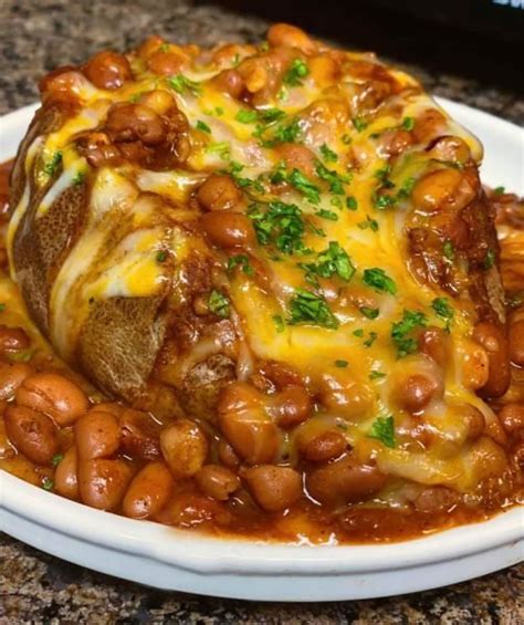 Chili Cheese Baked Potatoes | worldofcooking.net