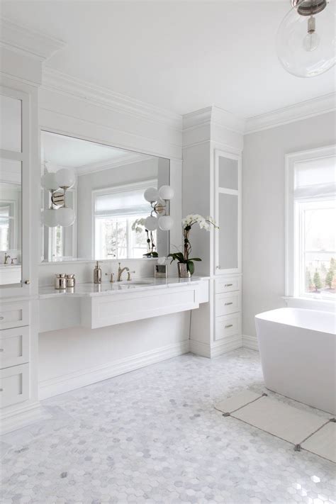 Rumson New Modern — Chango | White bathroom designs, All white bathroom ...