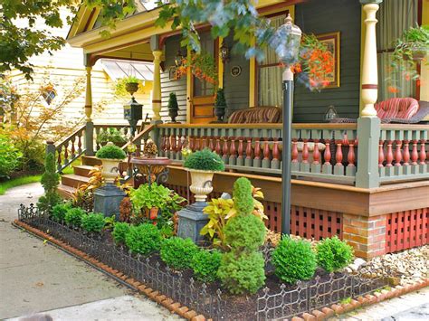 Tips for Creating a Gorgeous Entryway Garden | HGTV