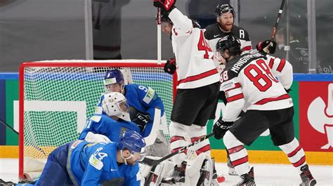 IIHF - Canada stays alive with win over Kazakhs