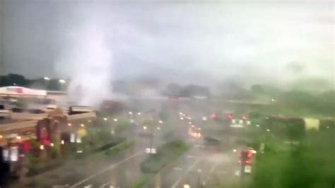 Injuries and Damage as Tornado Tosses Cars in Ohio