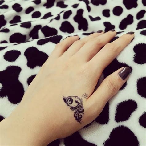 Tattoos Design For Girl In Hand